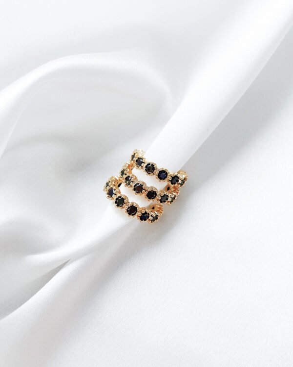 Ear cuff su juodos spalvos cirkoniais