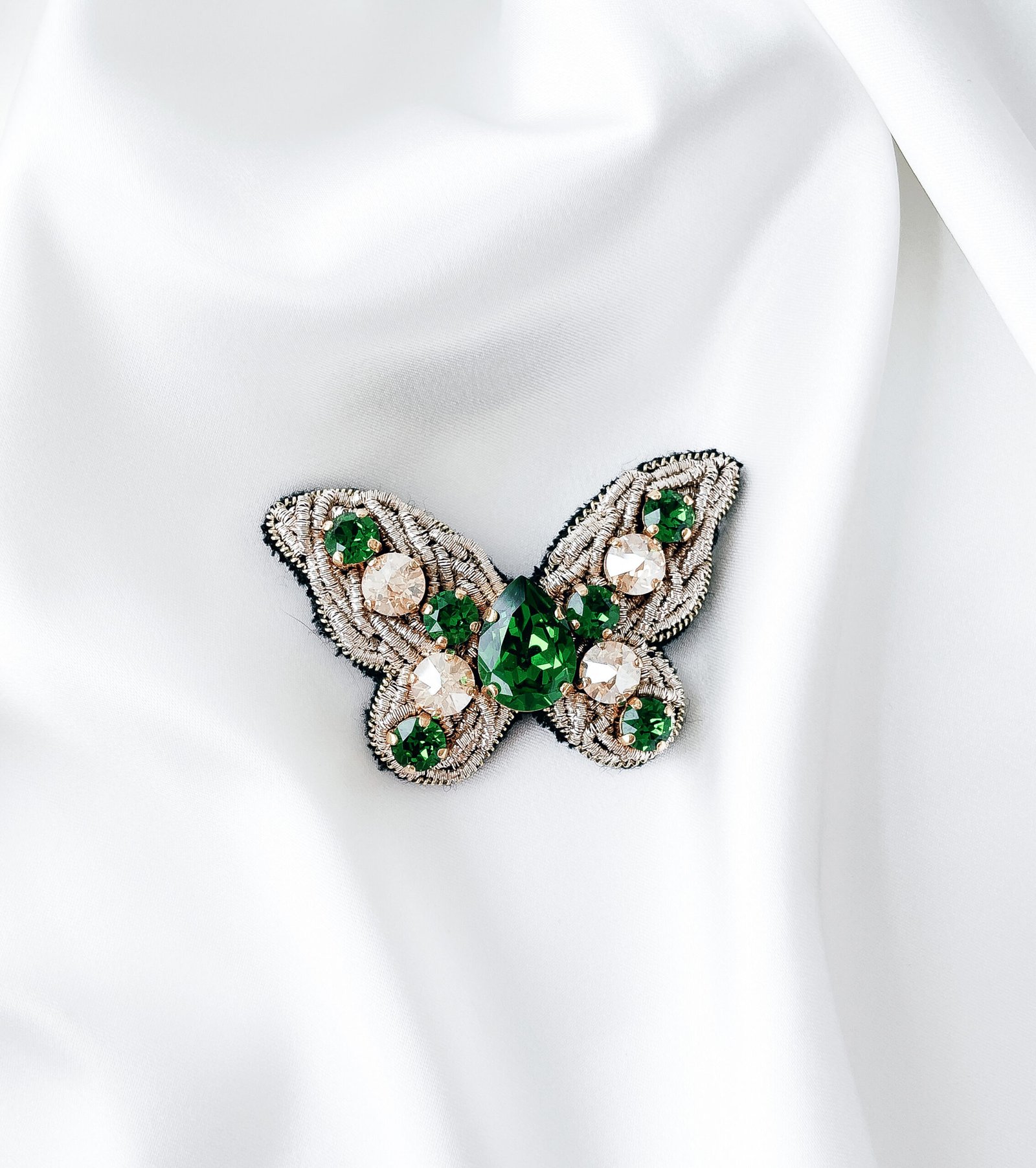 Žalios spalvos drugelio formos sagė - Image 2