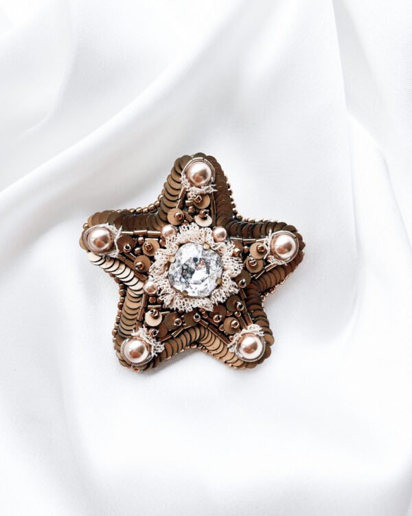 Bronzos spalvos sagė