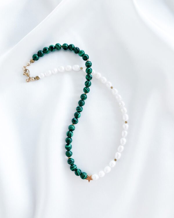 Malachito ir upinių perlų vėrinys