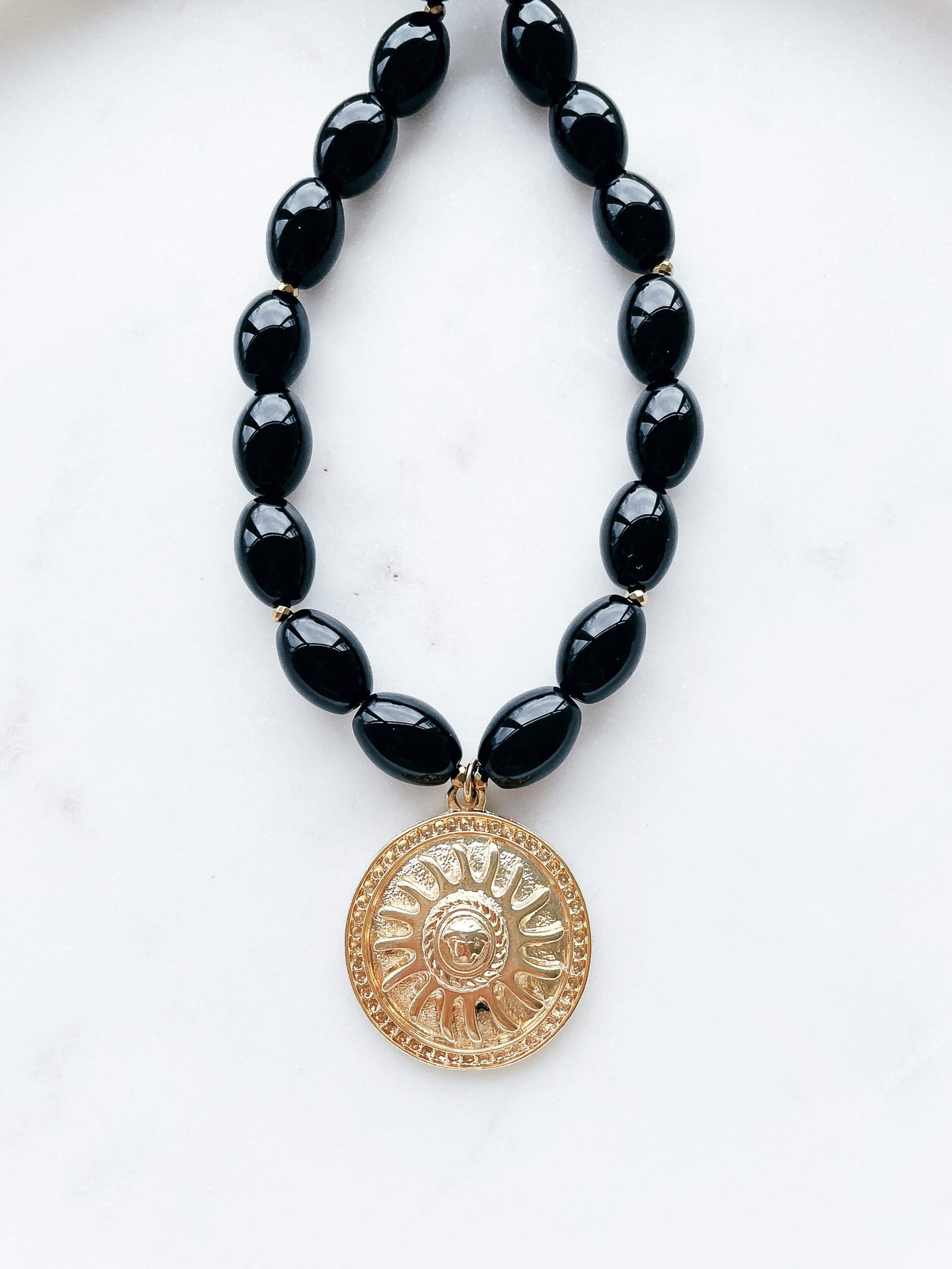 Juodas onikso vėrinys su medalionu - Image 3