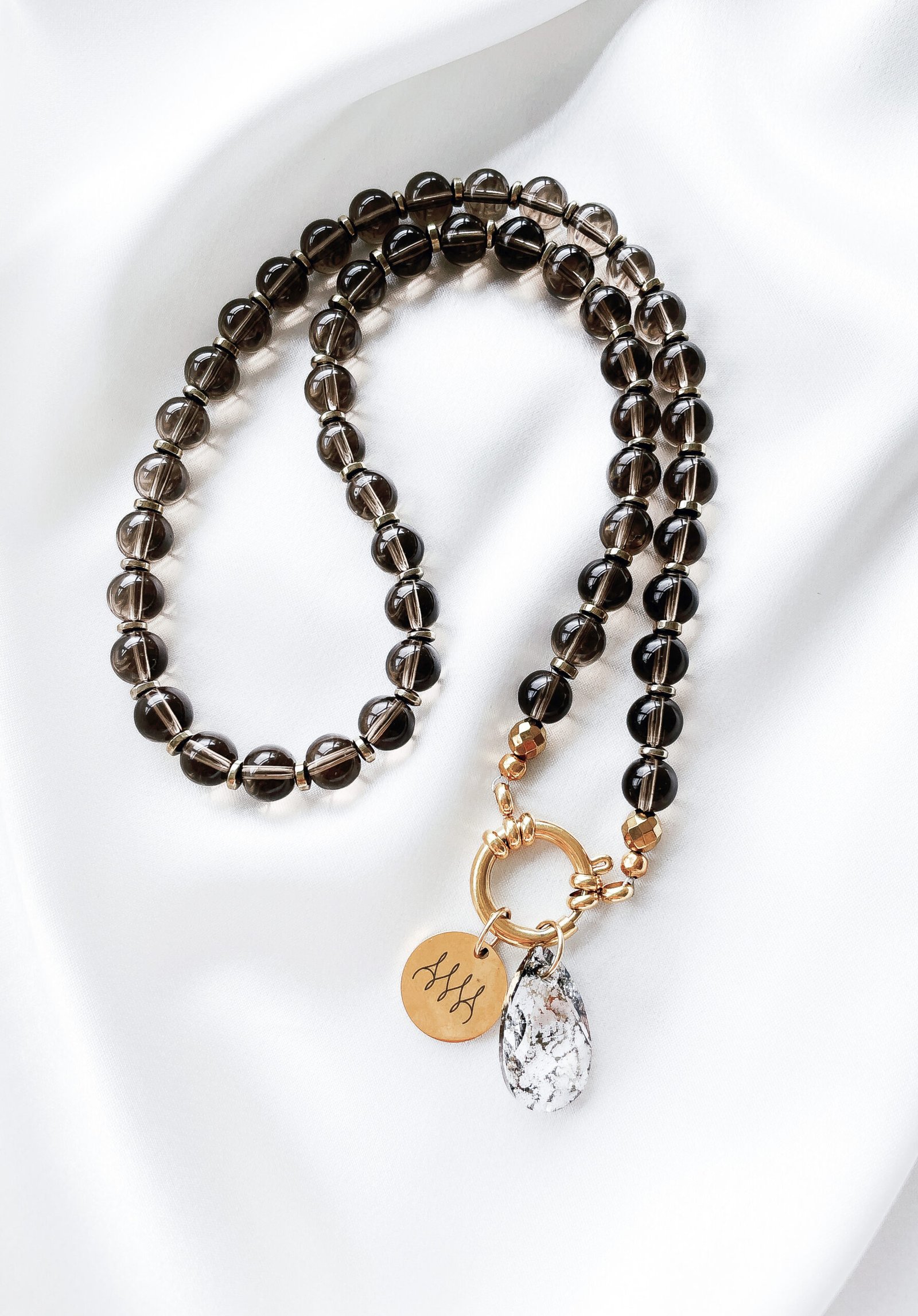 Dūminio kvarco akmenėlių vėrinys