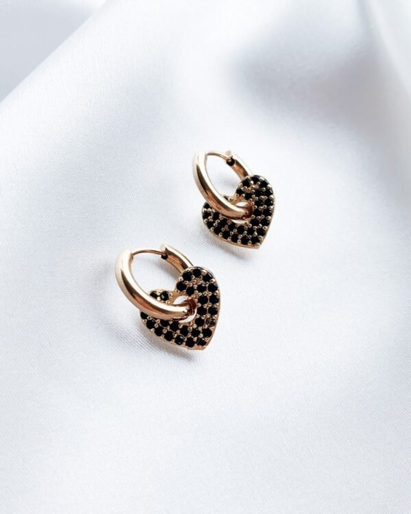 Hoops auskarai su juodomis cirkonio širdelėmis