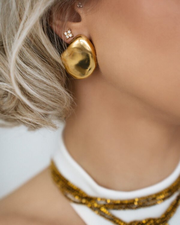 Masyvūs nerūdijančio plieno auskarai moterims.