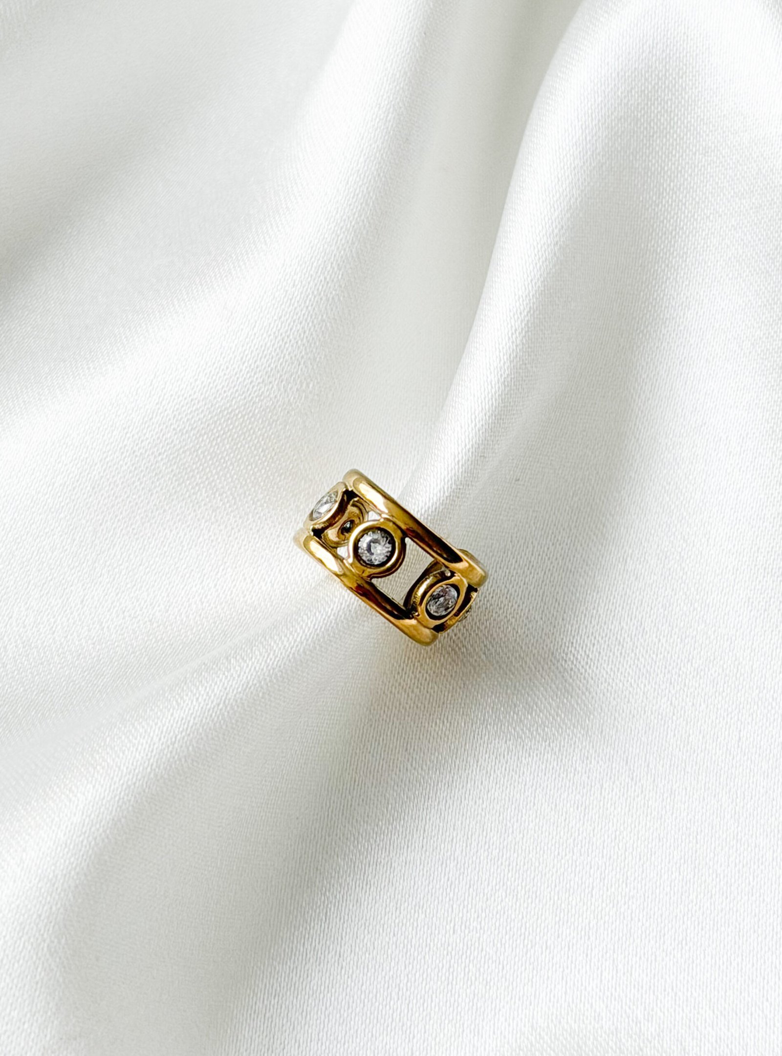 Ažūrinis aukso spalvos Ear Cuff auskaras su cirkonio akcentais